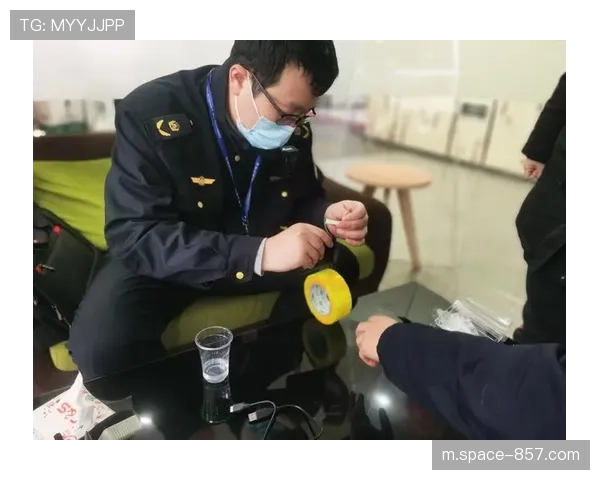 打击假冒球衣产销链，警方查获大量侵权商品